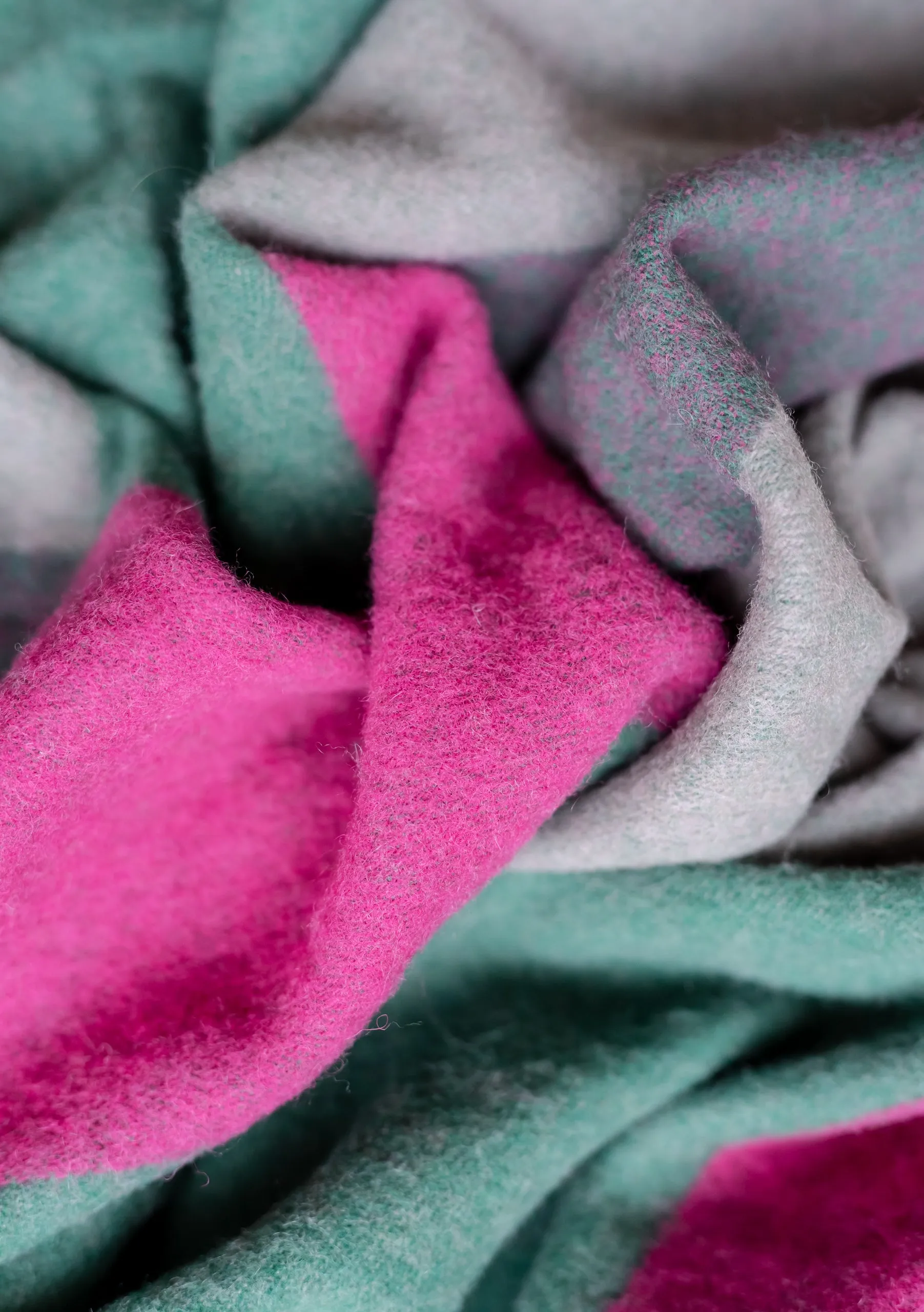 Lambswool Oversized Scarf in Block Jacquard